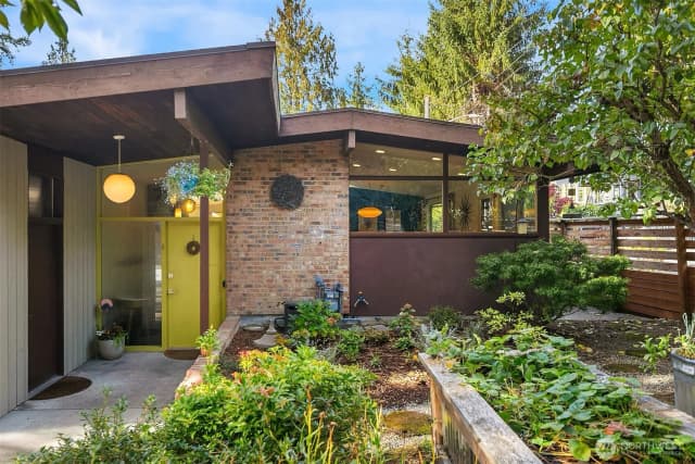 Property photo for 10559 41st Place Ne, Seattle photo 2