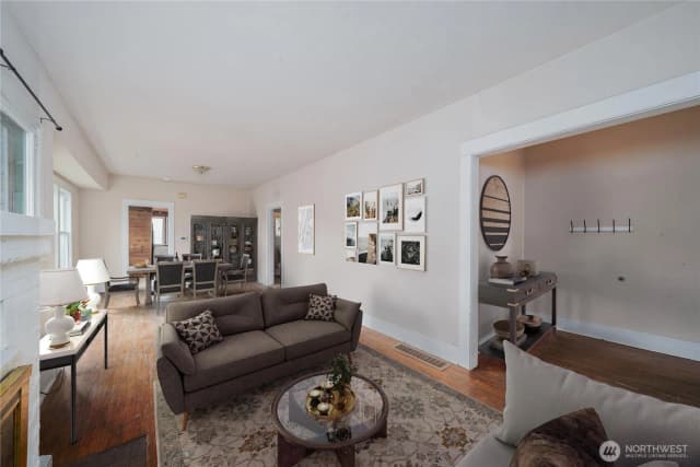 Property photo for 329 Ne 51st Street, Seattle photo 5