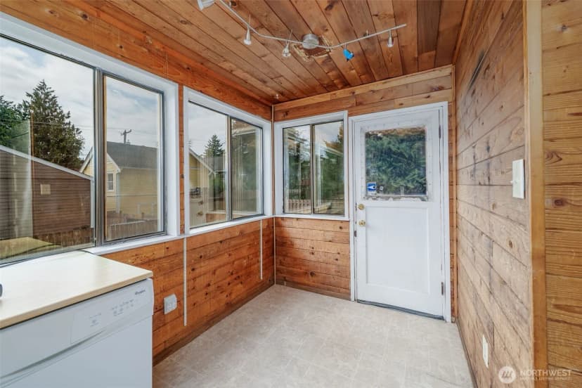 Property photo for 329 Ne 51st Street, Seattle photo 9