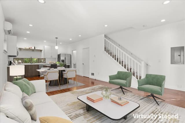 Property photo for 4270 S Greenbelt Station Drive, Seattle photo 3