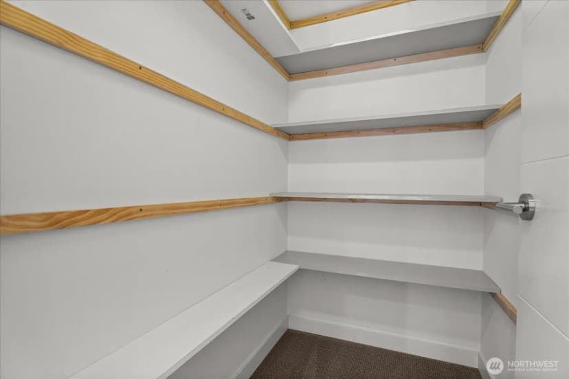 Property photo for 4270 S Greenbelt Station Drive, Seattle photo 14