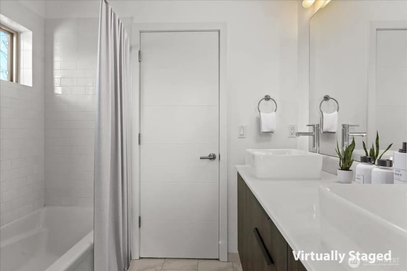 Property photo for 4270 S Greenbelt Station Drive, Seattle photo 12