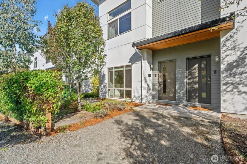 Property photo for 4270 S Greenbelt Station Drive, Seattle