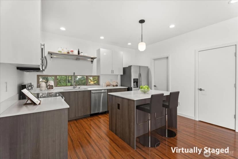 Property photo for 4270 S Greenbelt Station Drive, Seattle photo 5