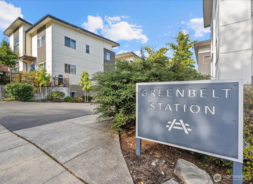 Property photo for 4270 S Greenbelt Station Drive, Seattle photo 20