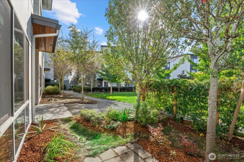 Property photo for 4270 S Greenbelt Station Drive, Seattle photo 16