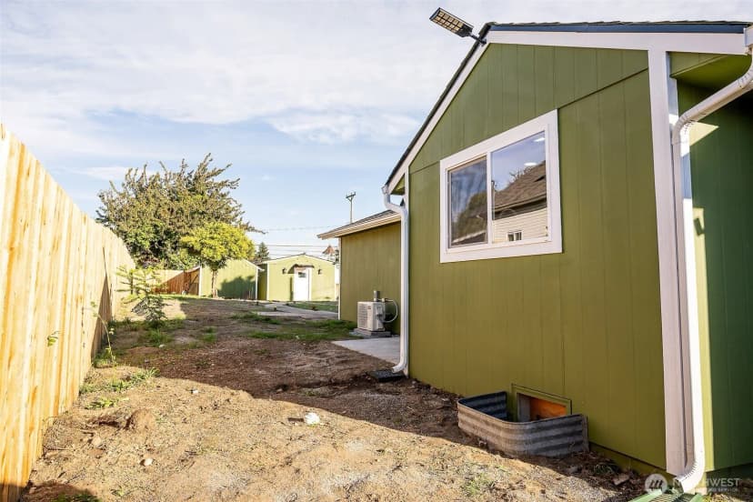 Property photo for 1255 S Grant Avenue, Tacoma photo 33