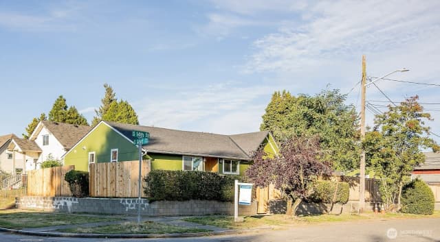 Property photo for 1255 S Grant Avenue, Tacoma photo 2