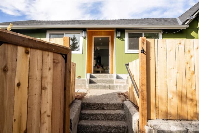 Property photo for 1255 S Grant Avenue, Tacoma photo 5