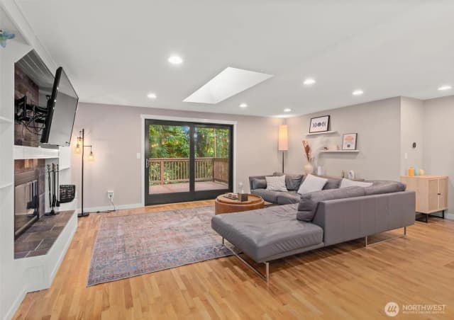 Property photo for 825 Wildwood Boulevard Sw, Issaquah photo 3