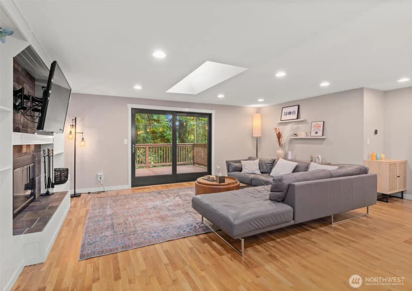 Property photo for 825 Wildwood Boulevard Sw, Issaquah photo 3
