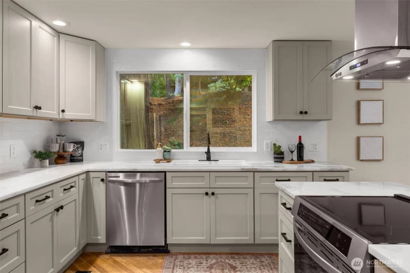 Property photo for 775 Highwood Drive Sw, Issaquah photo 10