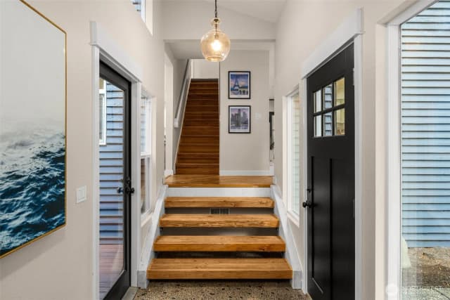 Property photo for 775 Highwood Drive Sw, Issaquah photo 4