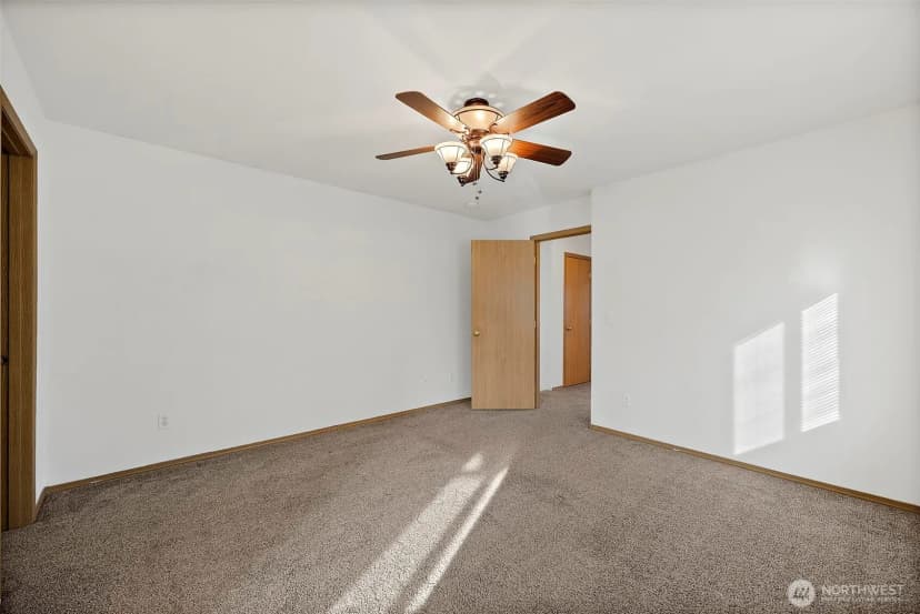 Property photo for 15415 41st Avenue E, Tacoma photo 24