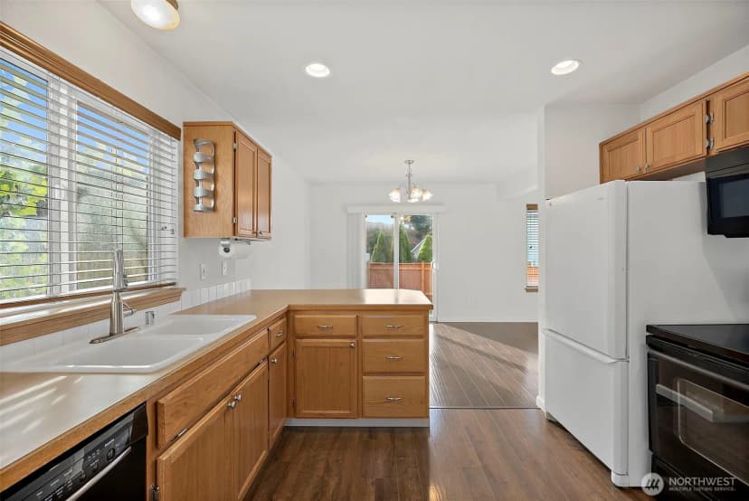 Property photo for 15415 41st Avenue E, Tacoma photo 17