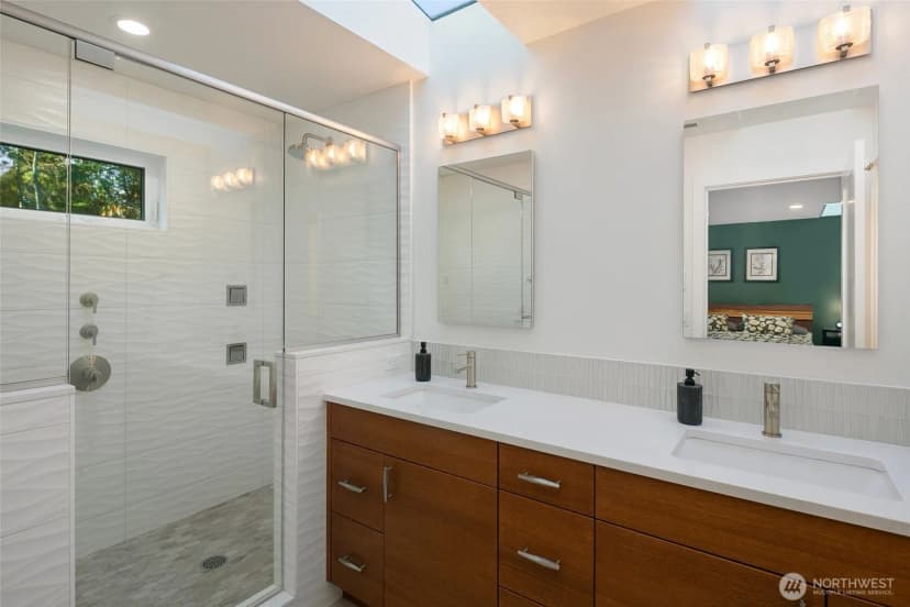 Property photo for 16505 Shore Drive Ne, Lake Forest Park photo 23