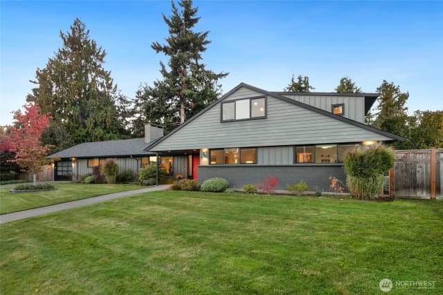 Property photo for 16505 Shore Drive Ne, Lake Forest Park