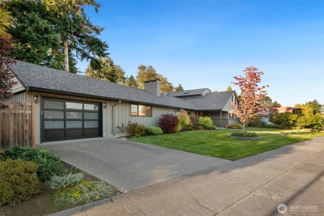 Property photo for 16505 Shore Drive Ne, Lake Forest Park photo 2