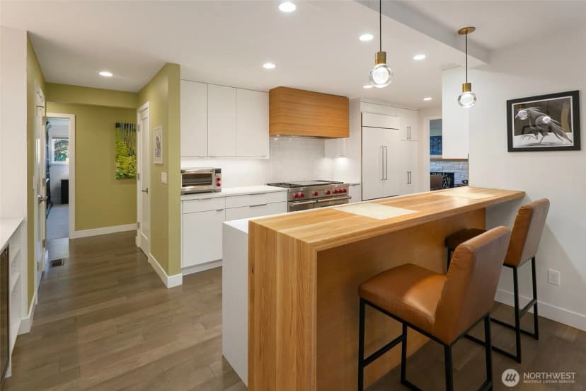 Property photo for 16505 Shore Drive Ne, Lake Forest Park photo 10