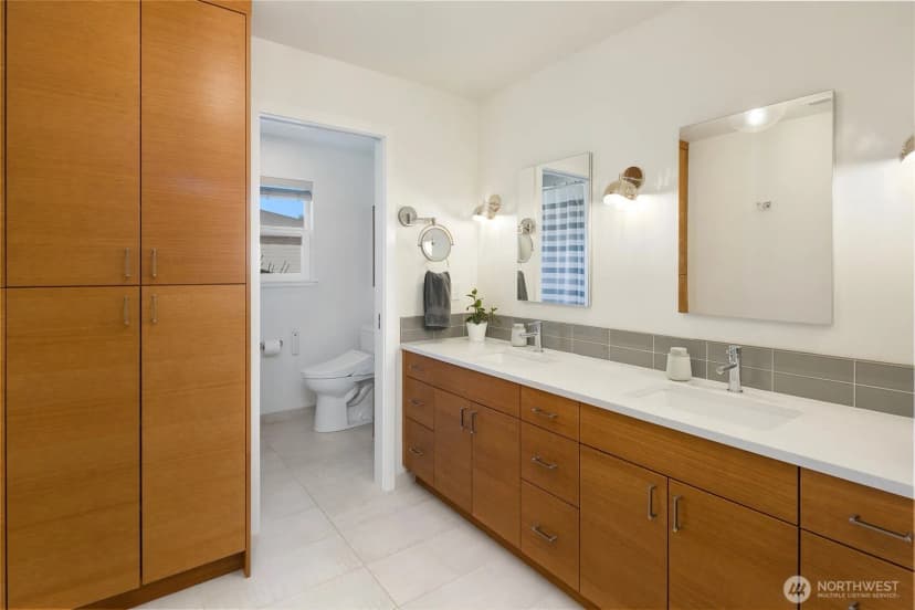 Property photo for 16505 Shore Drive Ne, Lake Forest Park photo 31