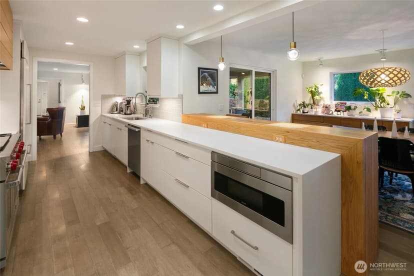 Property photo for 16505 Shore Drive Ne, Lake Forest Park photo 9
