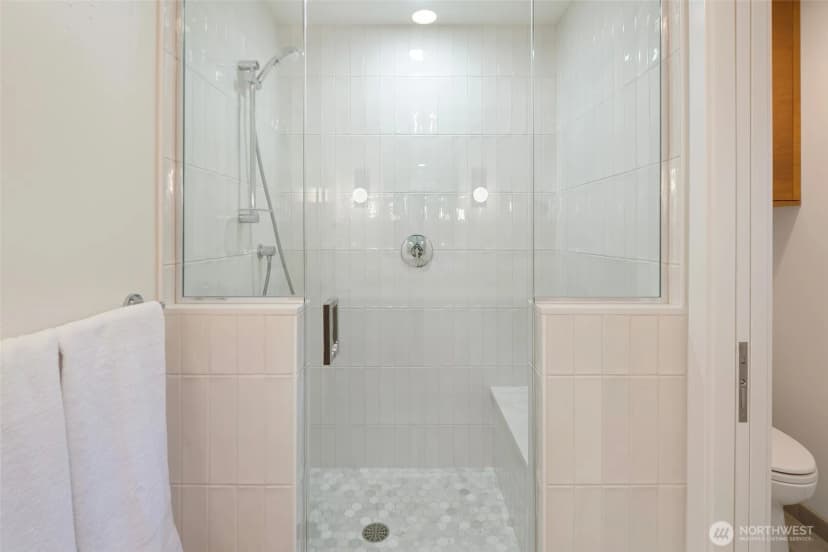 Property photo for 16505 Shore Drive Ne, Lake Forest Park photo 33