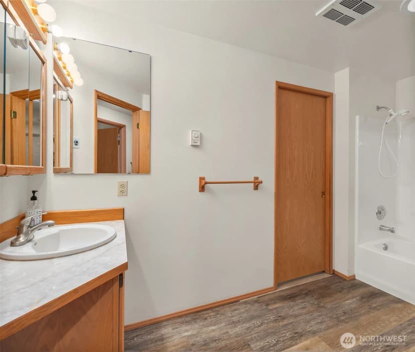Property photo for 5817 E 398th, Eatonville photo 22