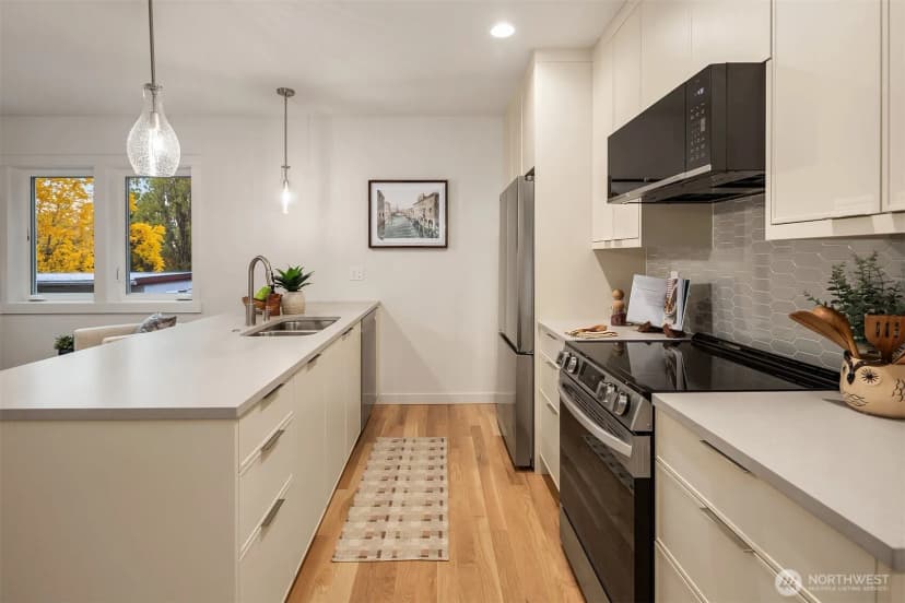 Property photo for 7045 16th Avenue Ne #b, Seattle photo 10