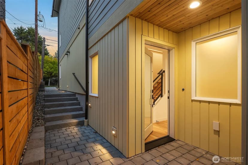 Property photo for 7045 16th Avenue Ne #b, Seattle photo 2
