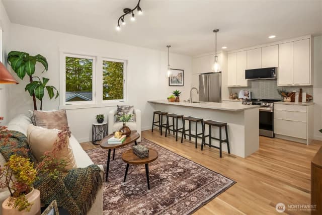 Property photo for 7045 16th Avenue Ne #b, Seattle photo 4