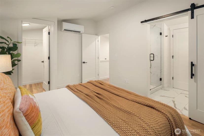 Property photo for 7045 16th Avenue Ne #b, Seattle photo 15