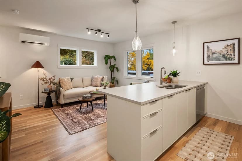 Property photo for 7045 16th Avenue Ne #b, Seattle photo 11