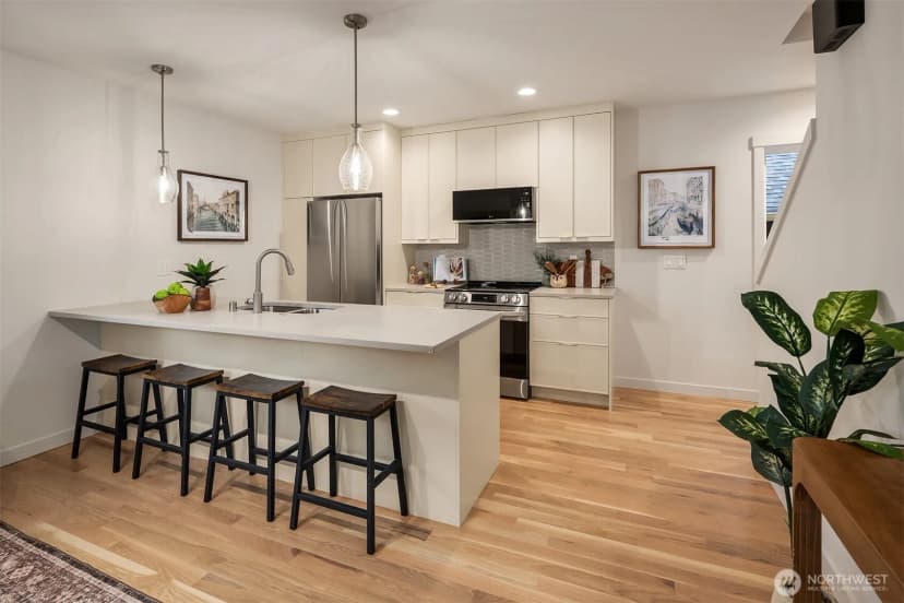 Property photo for 7045 16th Avenue Ne #b, Seattle photo 8
