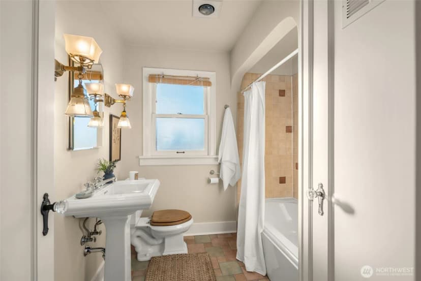 Property photo for 2205 Bigelow Avenue N #6, Seattle photo 17