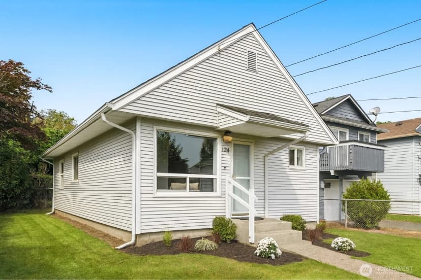 Property photo for 724 N 104th Street, Seattle photo 16