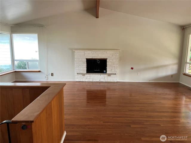 Property photo for 15237 Ne 3rd Street, Bellevue photo 2