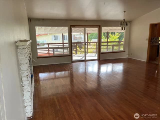 Property photo for 15237 Ne 3rd Street, Bellevue photo 3