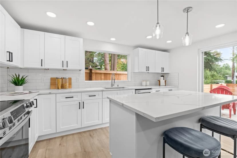 Property photo for 1540 Ne 113th Street, Seattle photo 10