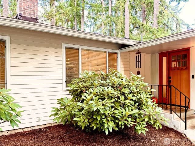 Property photo for 15934 Se 41st Place, Bellevue photo 2