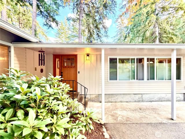 Property photo for 15934 Se 41st Place, Bellevue photo 3