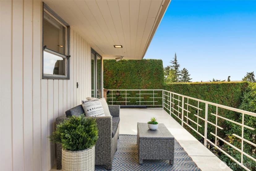 Property photo for 3011 70th Avenue Se, Mercer Island photo 6