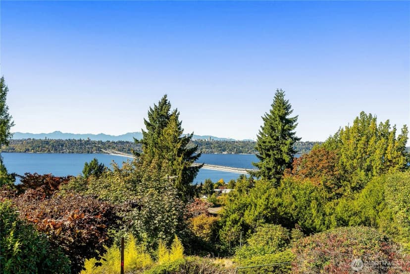 Property photo for 3011 70th Avenue Se, Mercer Island photo 9