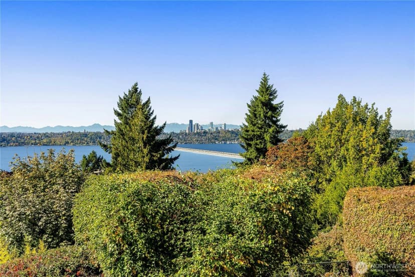 Property photo for 3011 70th Avenue Se, Mercer Island photo 10