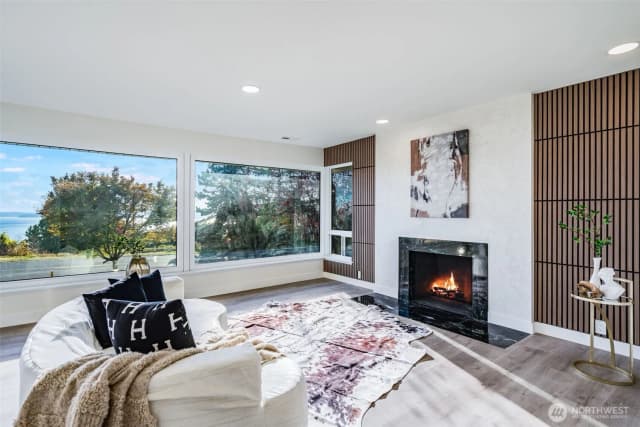 Property photo for 10650 Marine View Drive Sw, Seattle photo 4