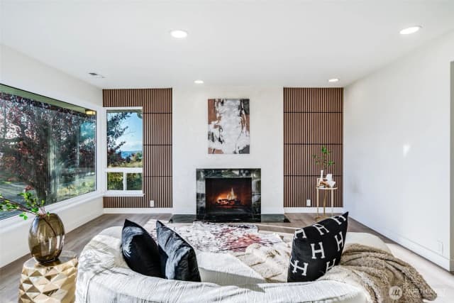 Property photo for 10650 Marine View Drive Sw, Seattle photo 3