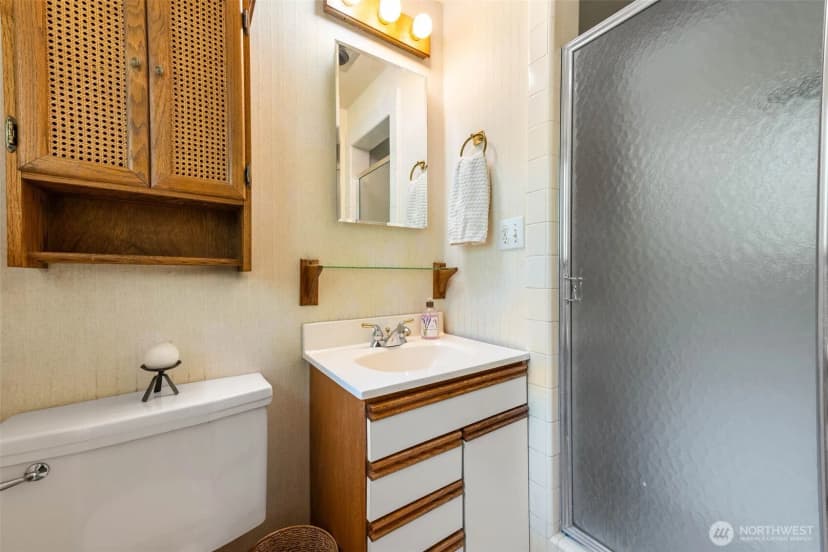 Property photo for 17015 32nd Avenue Ne, Lake Forest Park photo 18