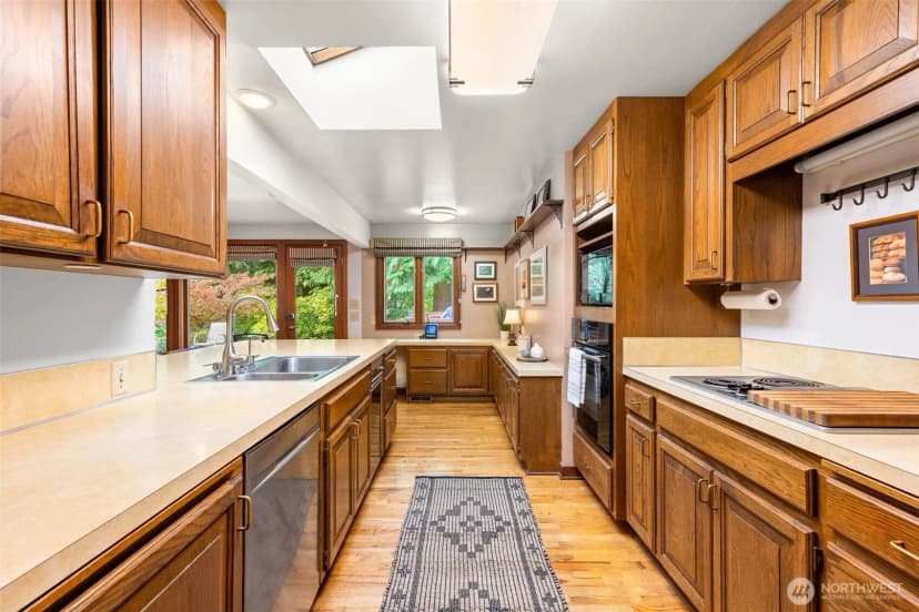 Property photo for 17015 32nd Avenue Ne, Lake Forest Park photo 6