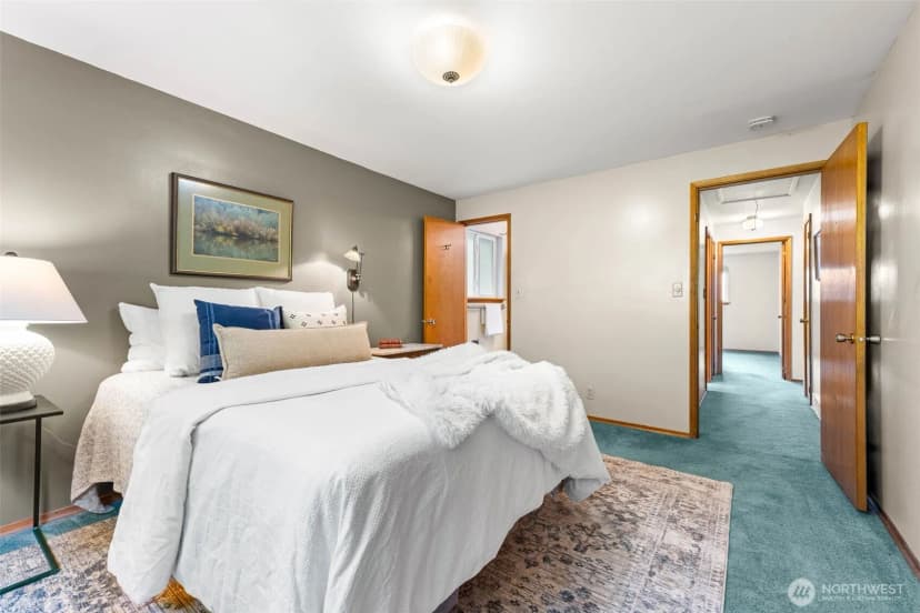 Property photo for 17015 32nd Avenue Ne, Lake Forest Park photo 17