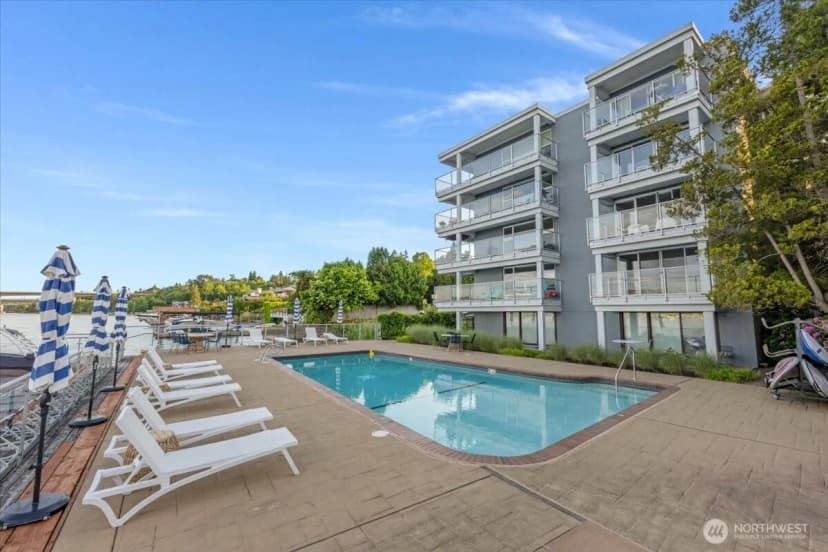 Property photo for 720 Lakeside Avenue S #406, Seattle photo 4
