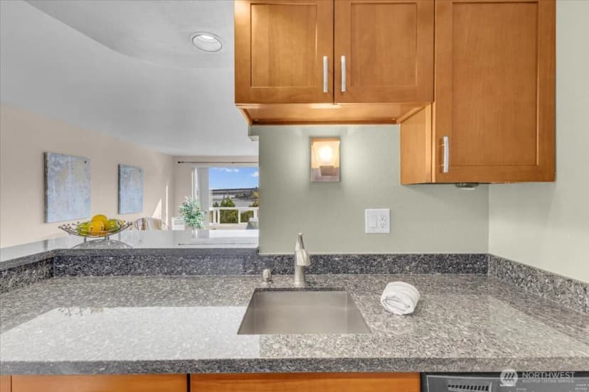 Property photo for 720 Lakeside Avenue S #406, Seattle photo 10